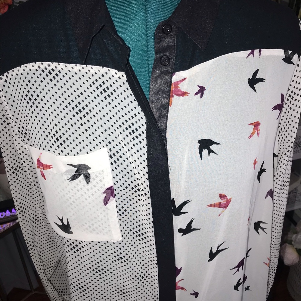Jaclyn Smith button down top - Picture 2 of 3